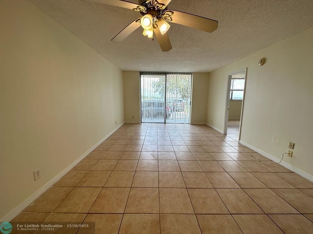 470 Executive Center Dr - Photo 0