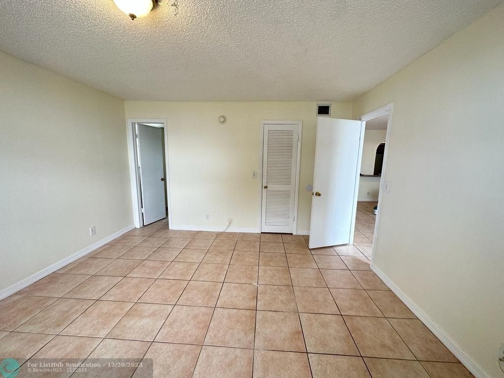 470 Executive Center Dr - Photo 10