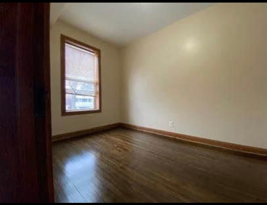 5619 S Wood Street - Photo 2