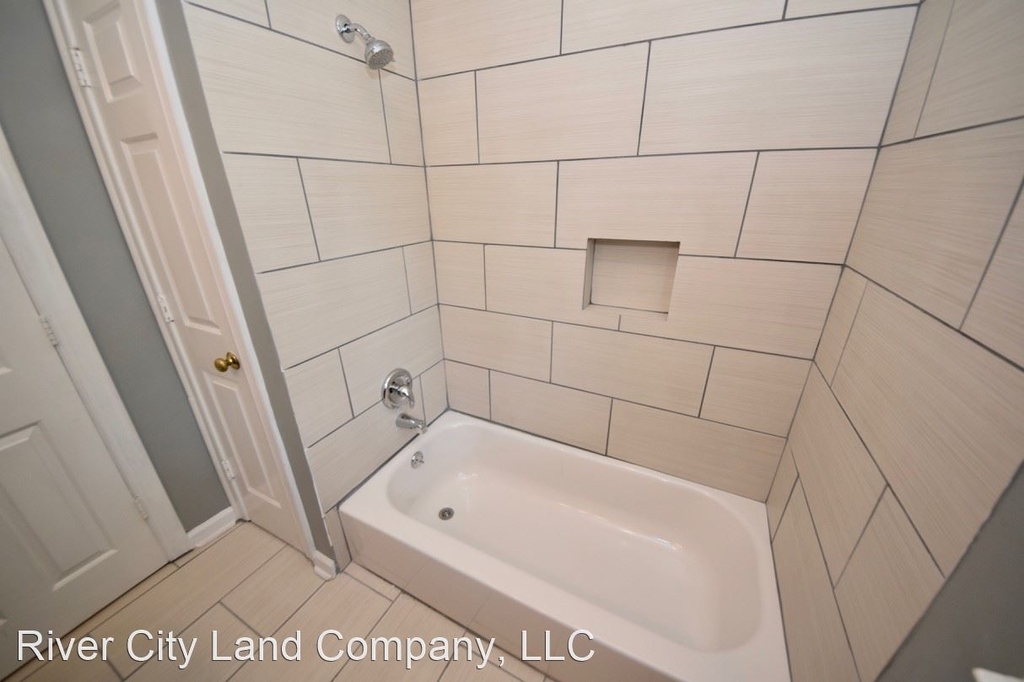 258 Lombardy Pl, #1 - Photo 13