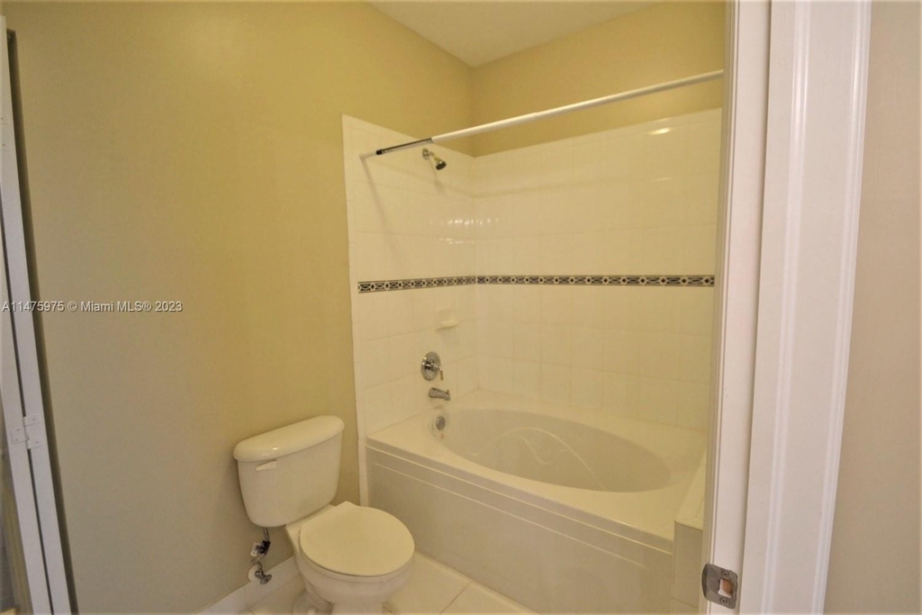 4952 Sw 128th Ave - Photo 4