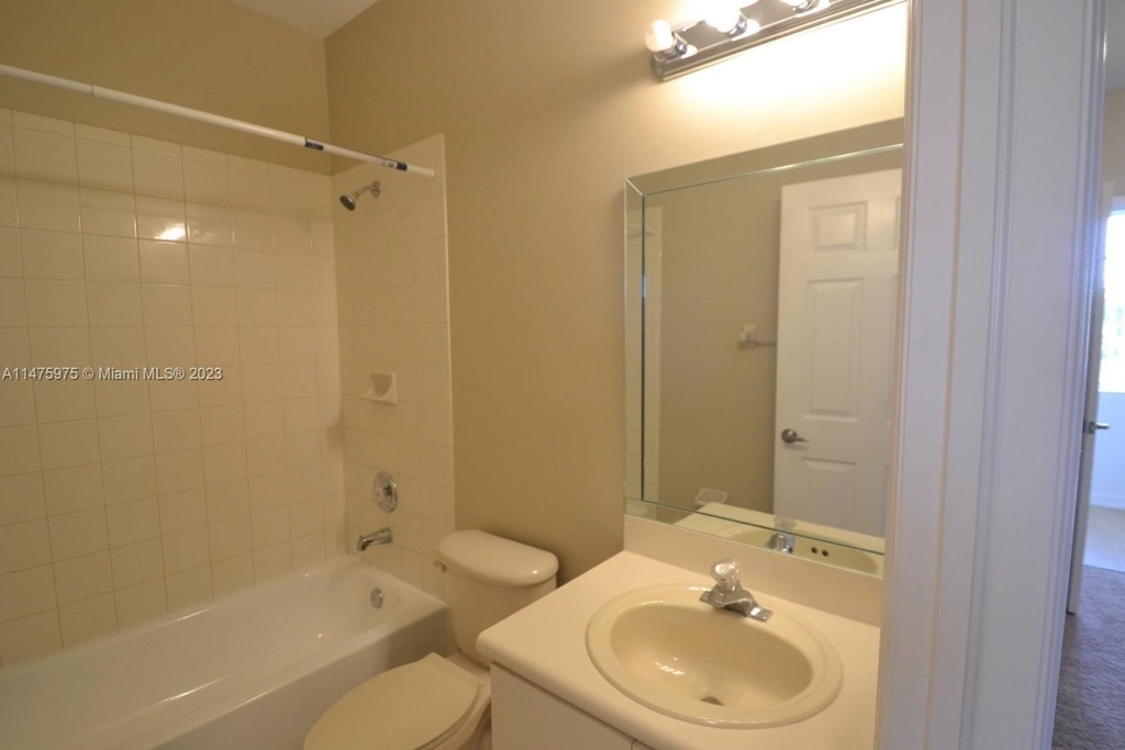 4952 Sw 128th Ave - Photo 9