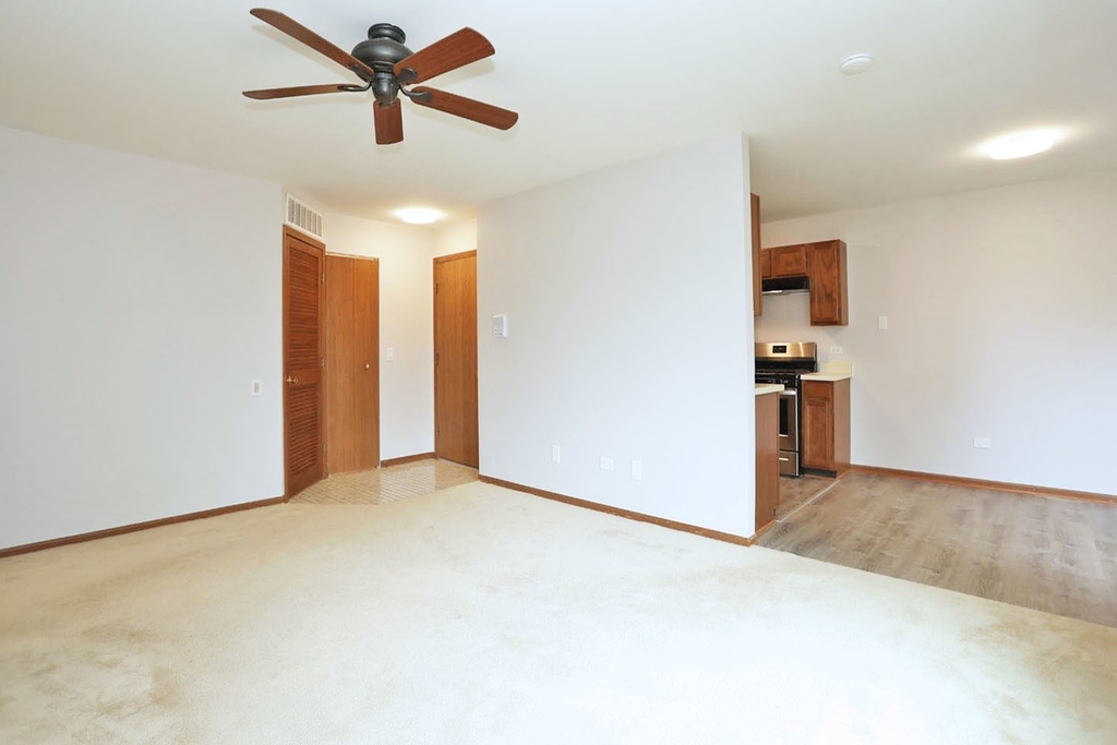 675 Greenfield Court - Photo 4