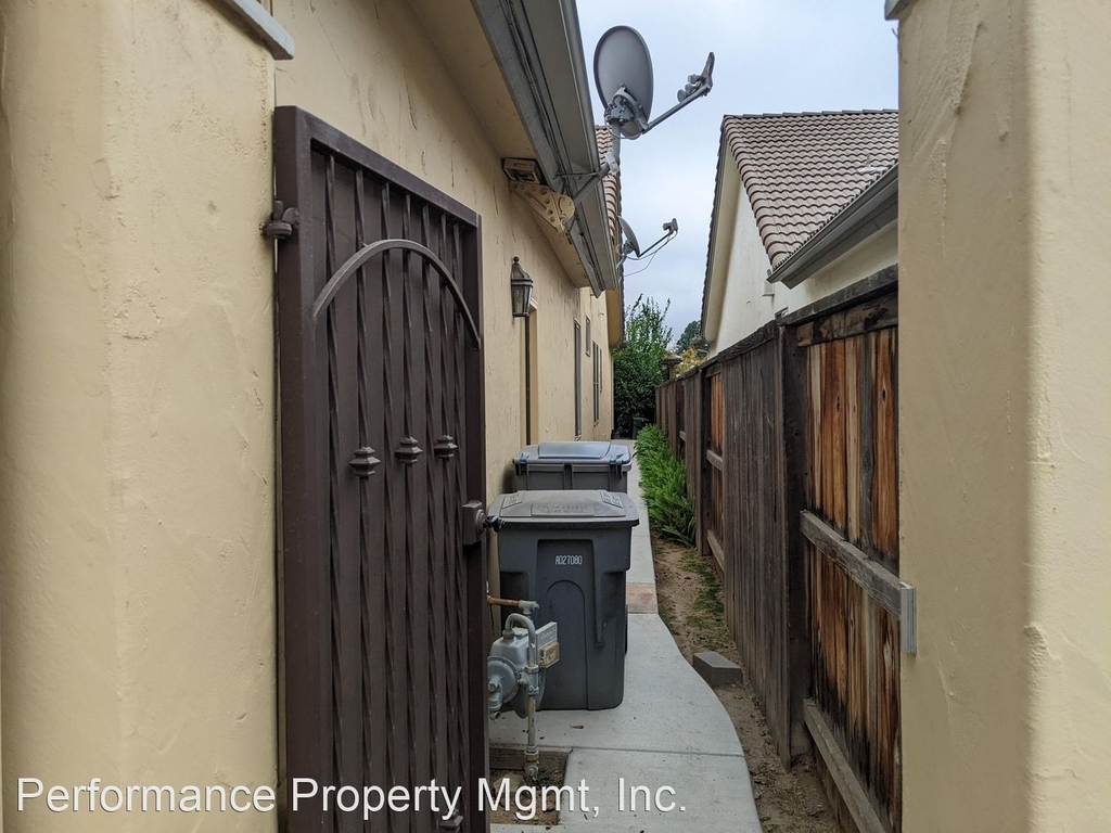 570 W San Jose Ave - Photo 18