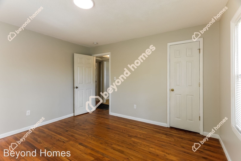 1048 Apple St - Photo 10