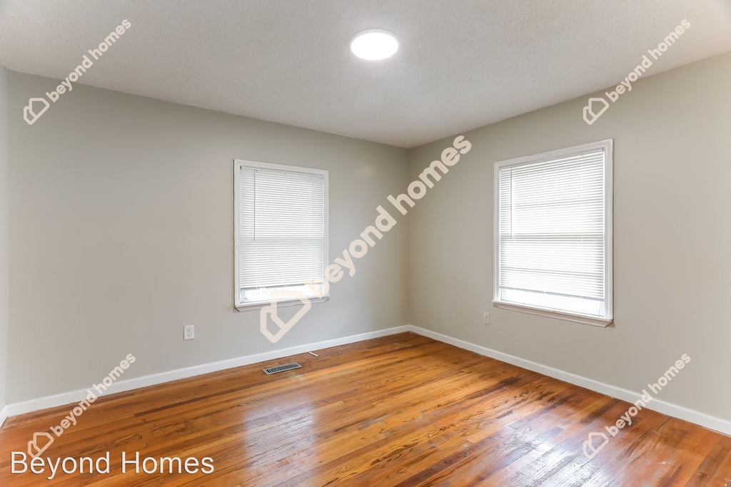 1048 Apple St - Photo 11