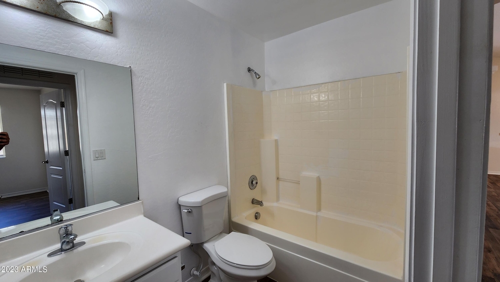 12335 W Roma Avenue - Photo 14