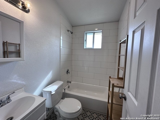 2419 S Presa St - Photo 2