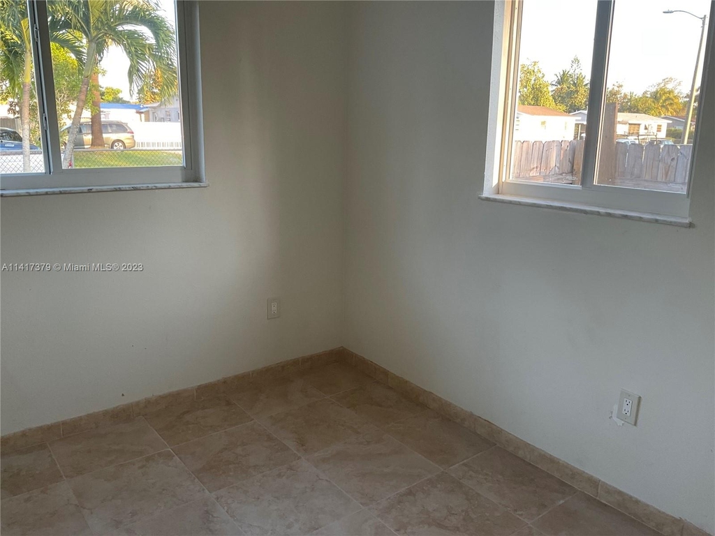 10559 La Placida Dr N - Photo 3