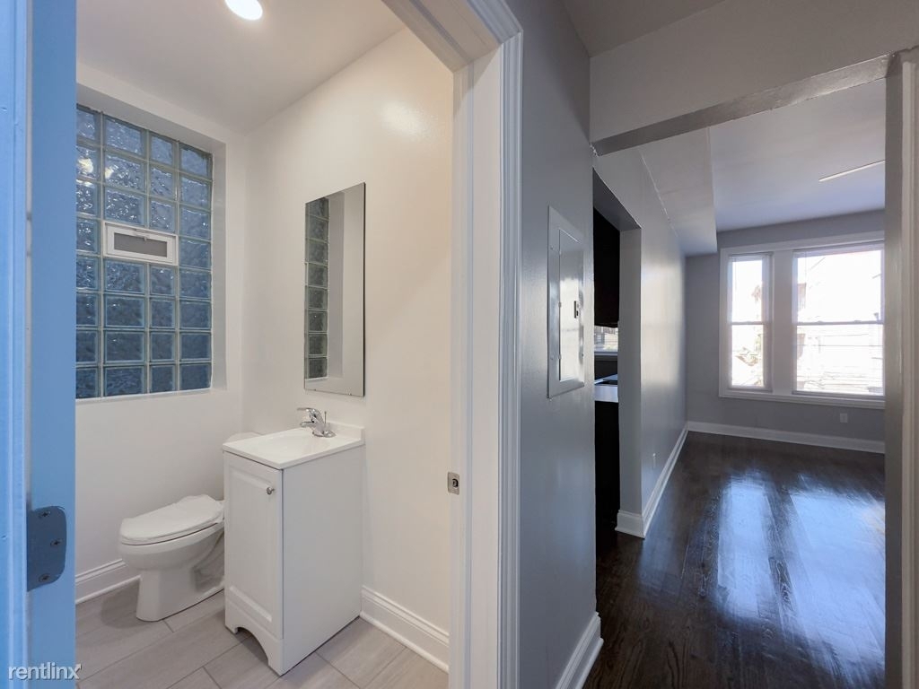 906 W. Montrose, Unit 5 - Photo 10