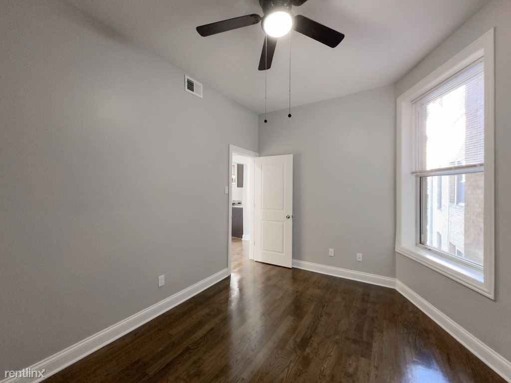 906 W. Montrose, Unit 8 - Photo 9