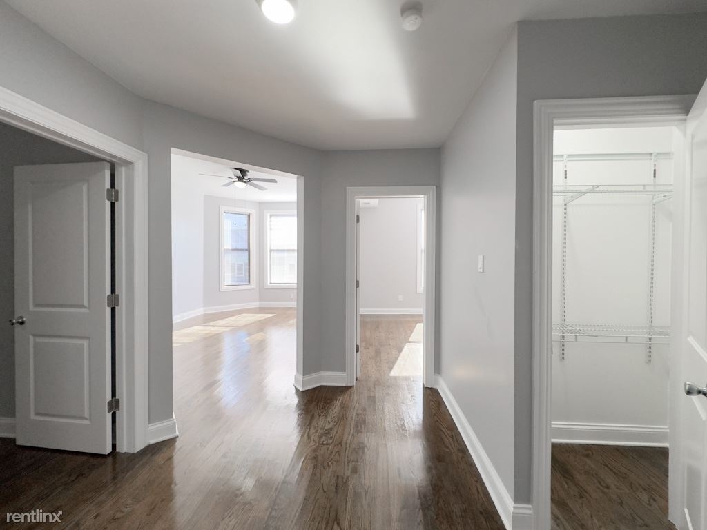 906 W. Montrose, Unit 8 - Photo 12