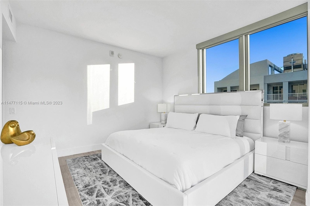 1300 Brickell Bay Dr - Photo 3