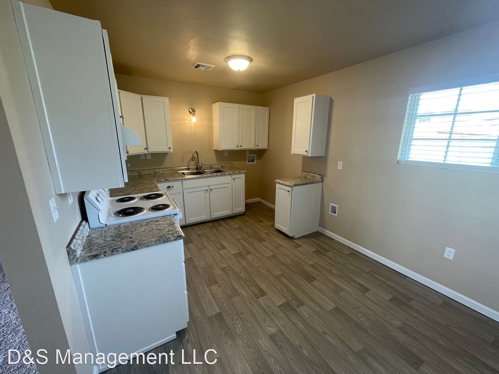 907 Sw 46th - Photo 8