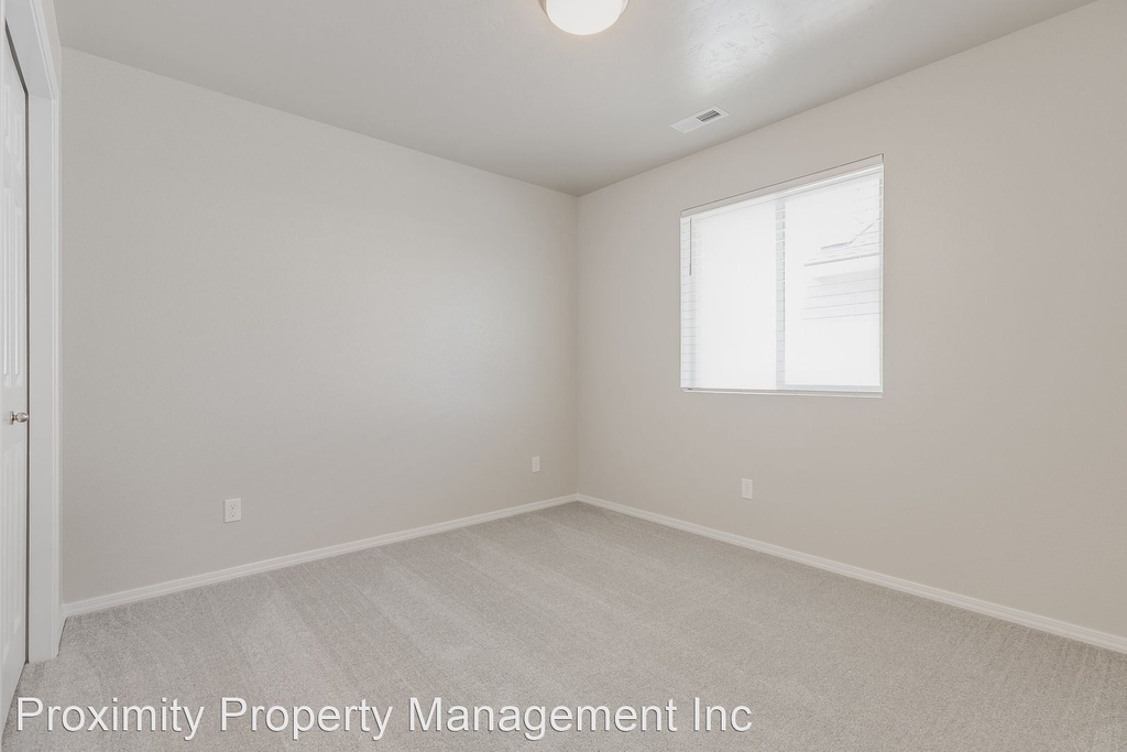 3165 N. Saratov Way - Photo 8