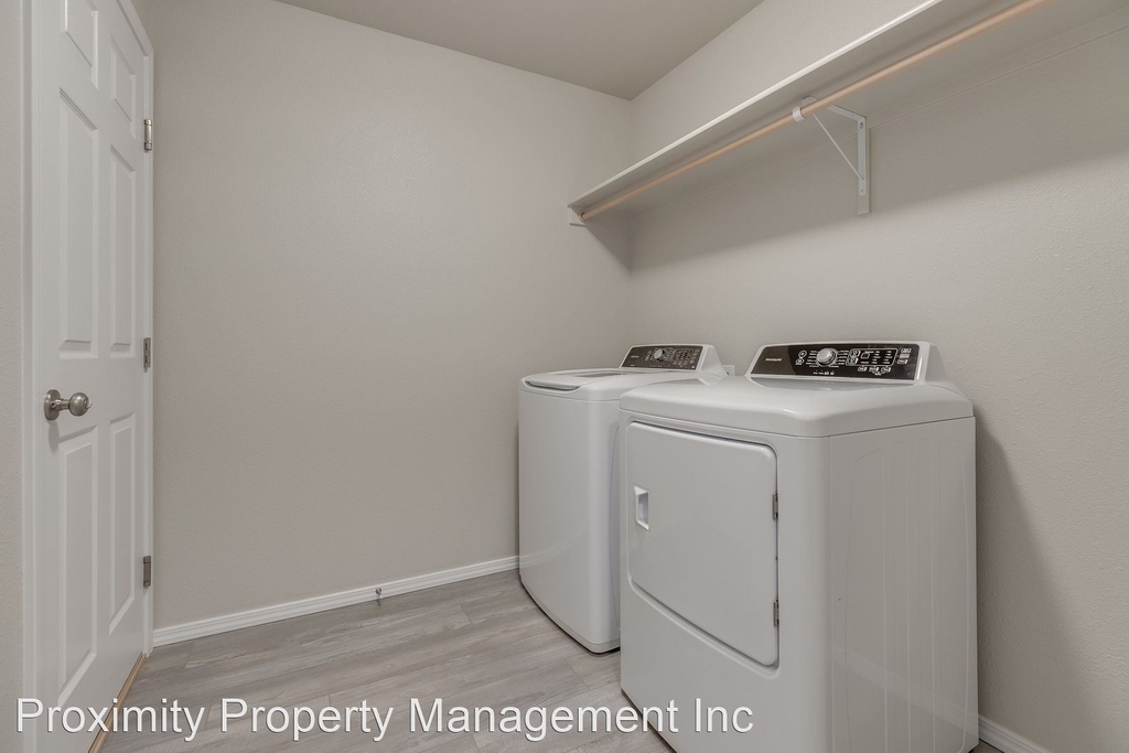 3165 N. Saratov Way - Photo 6