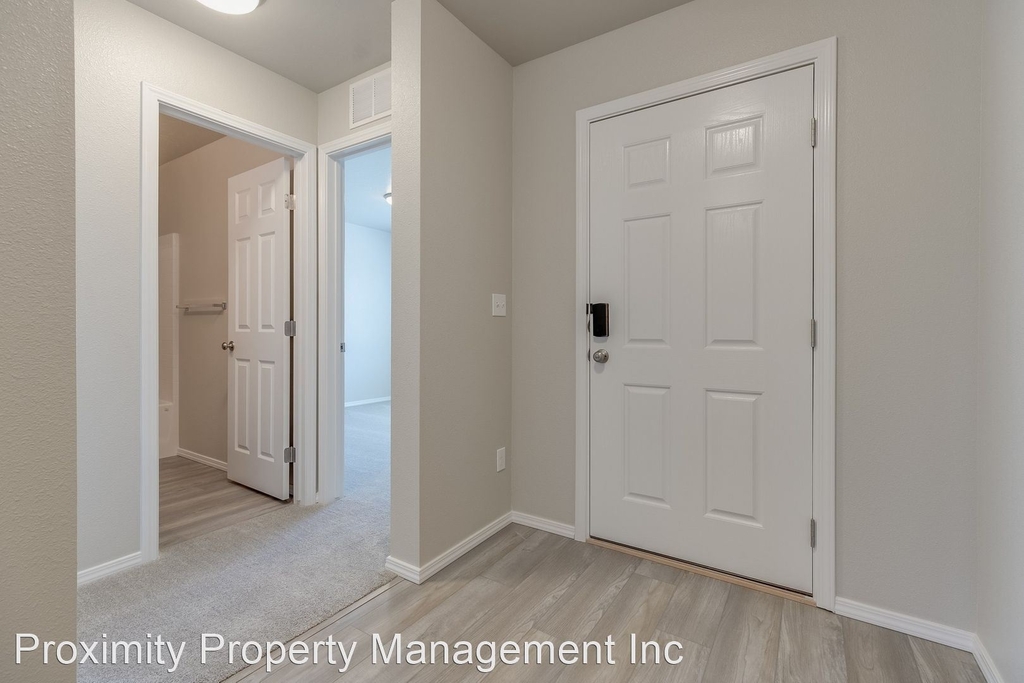 3165 N. Saratov Way - Photo 4