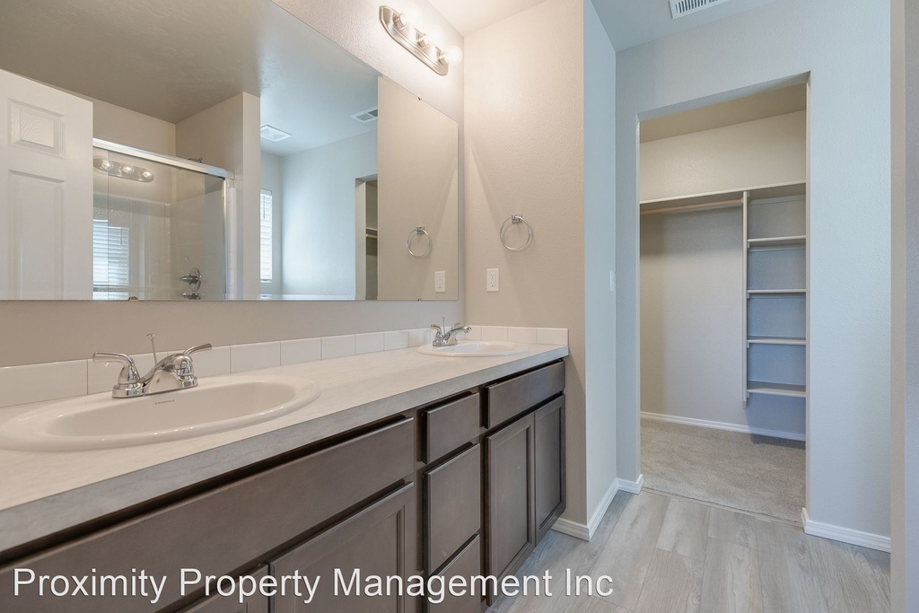 3165 N. Saratov Way - Photo 14