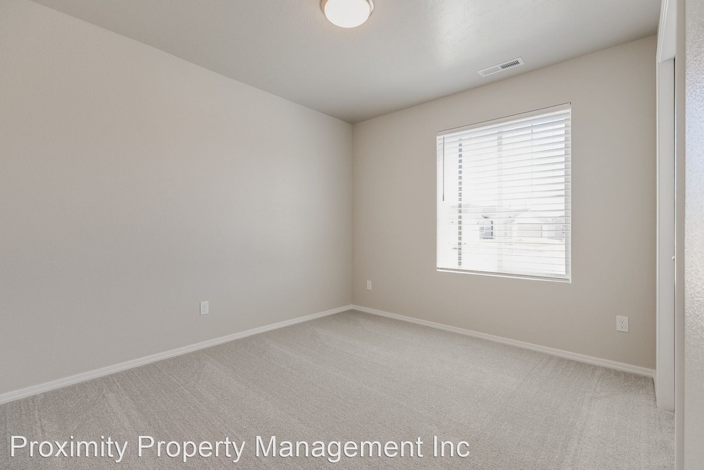 3165 N. Saratov Way - Photo 13