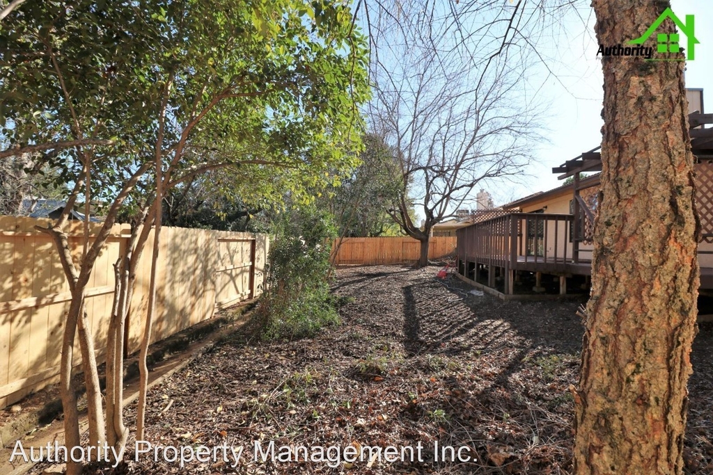 1677 Kildare Drive - Photo 22