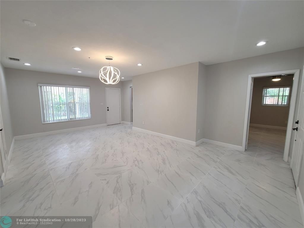 15630 Ne 4th Ct - Photo 2