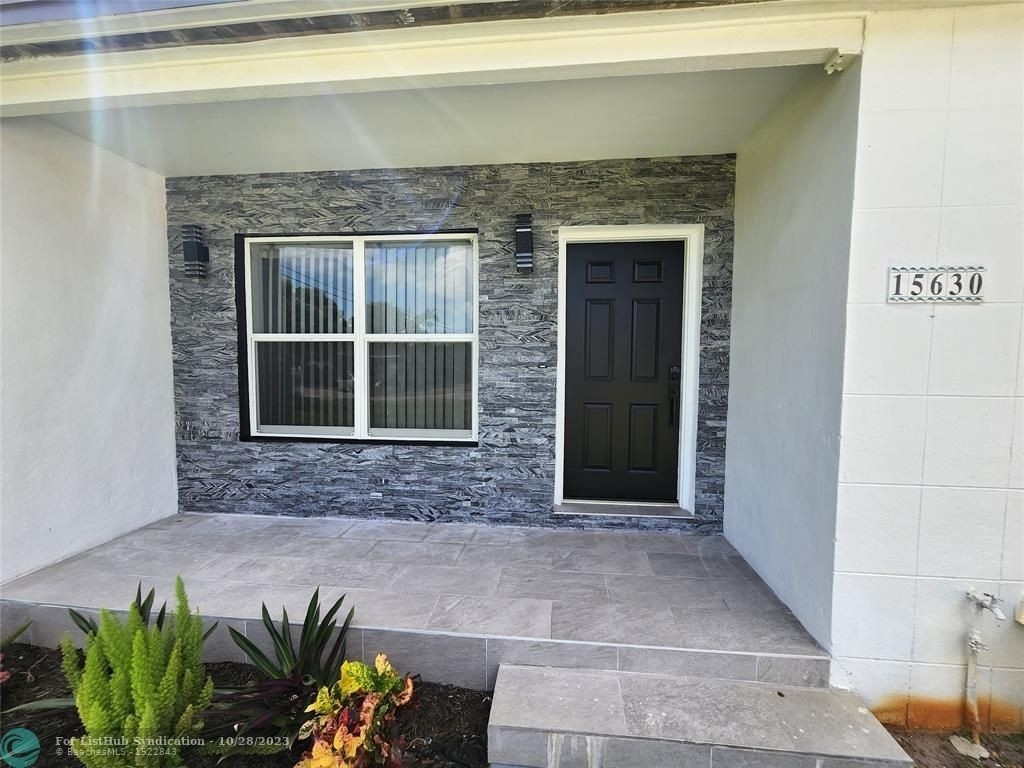 15630 Ne 4th Ct - Photo 1