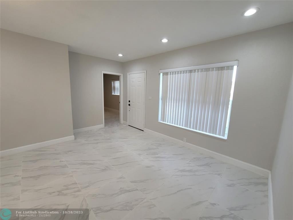 15630 Ne 4th Ct - Photo 3