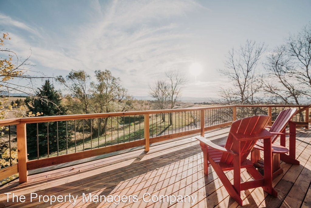 4585 Jordan Spur Road - Photo 6