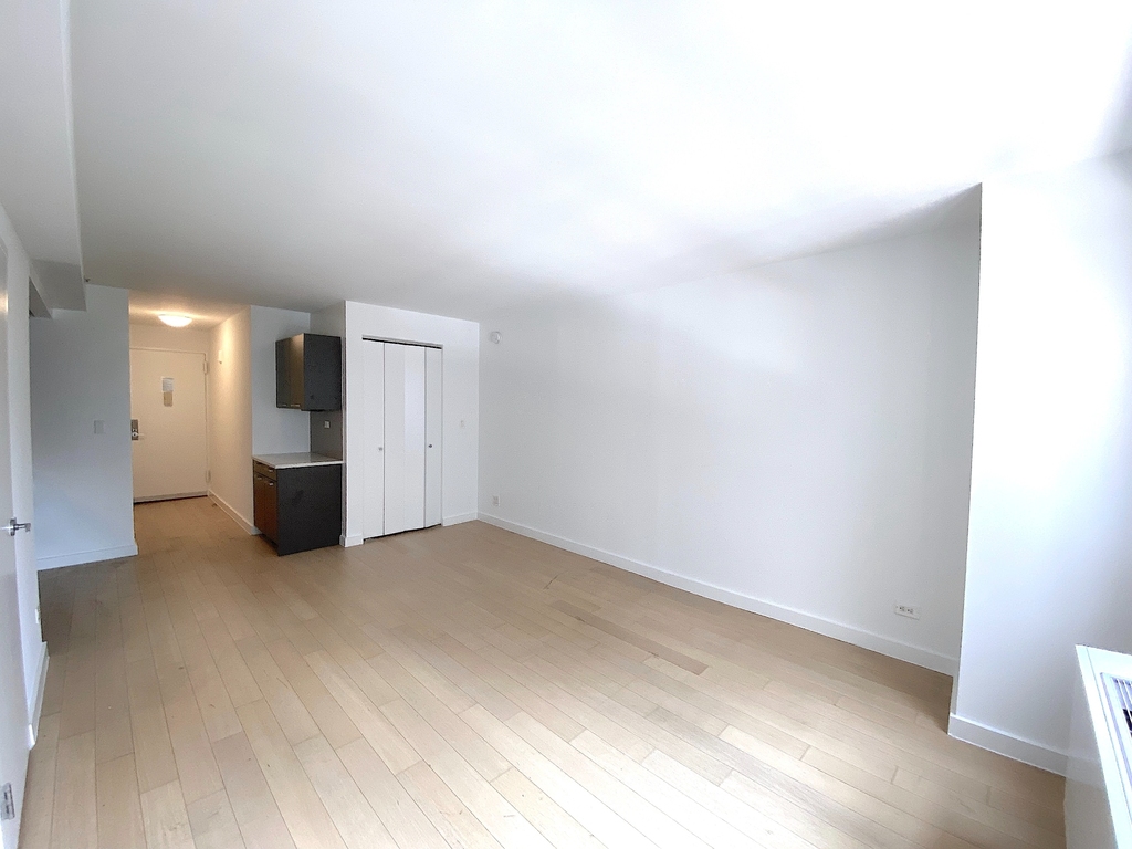East 39th Street - Photo 1