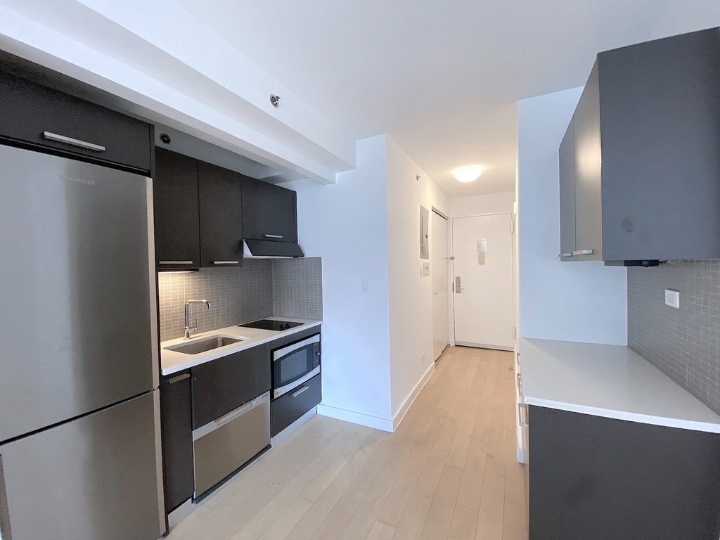 East 39th Street - Photo 2