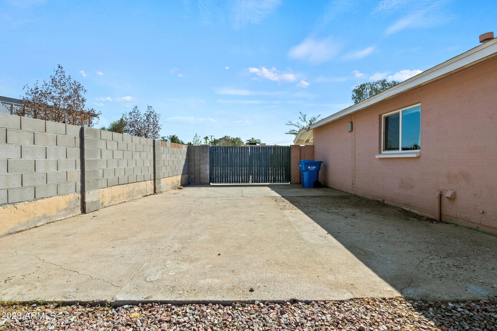 2122 W Solano Drive - Photo 20