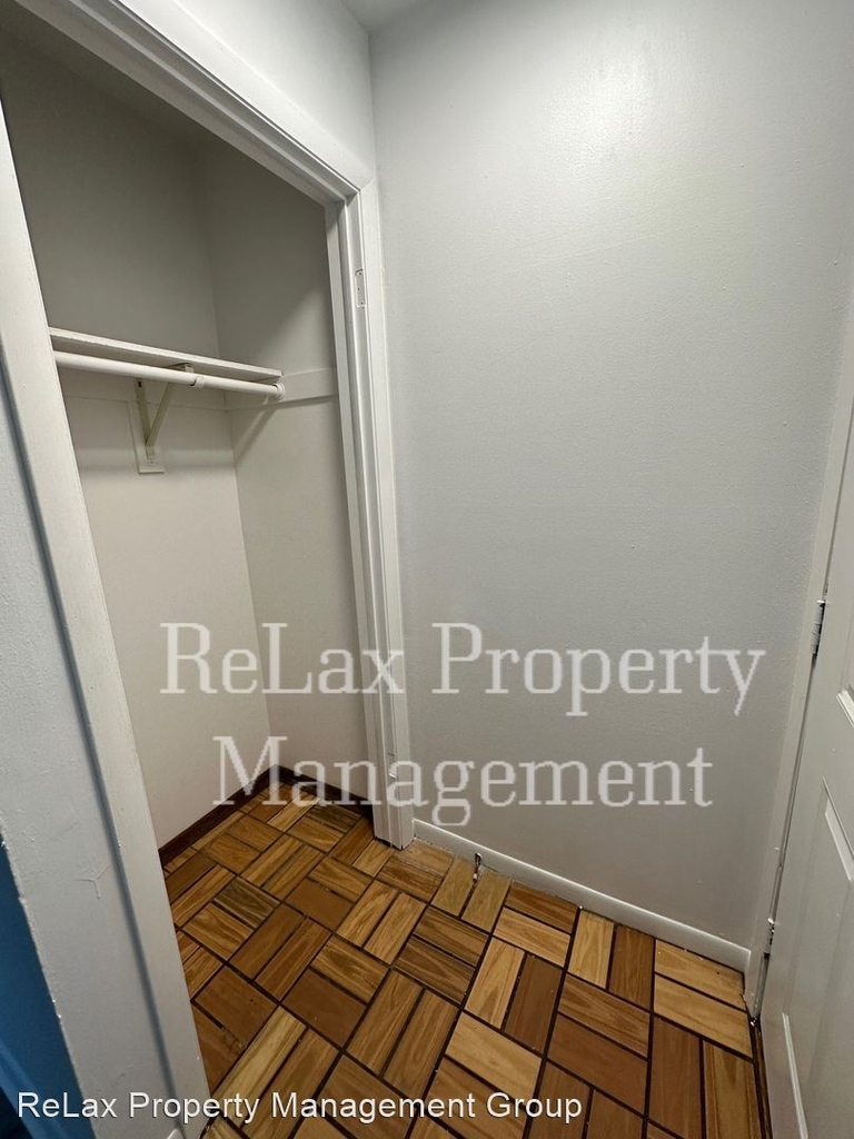 1813 Blake Ave - Photo 2