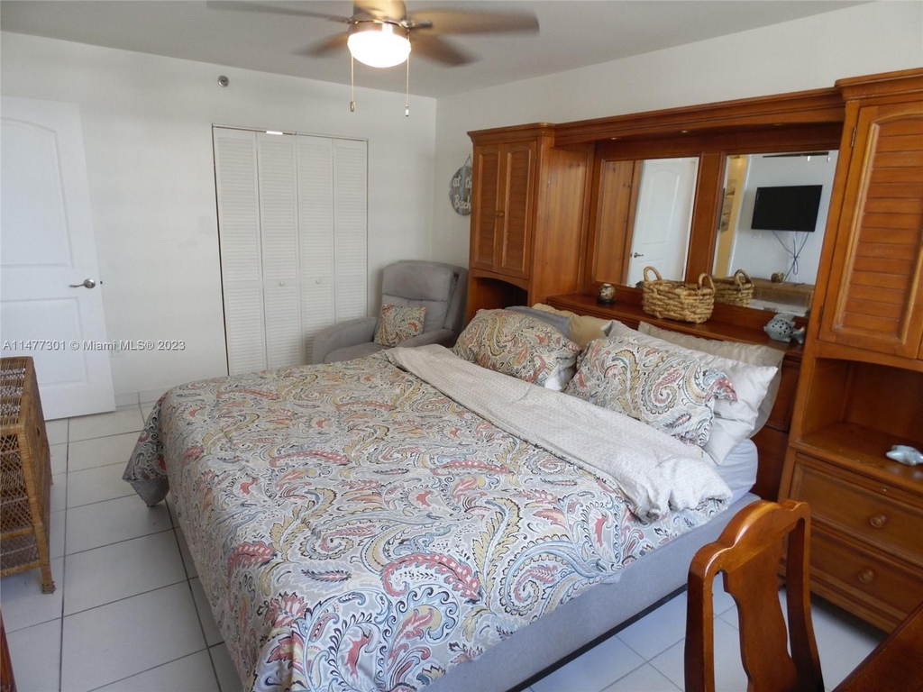 1623 Collins Ave - Photo 10