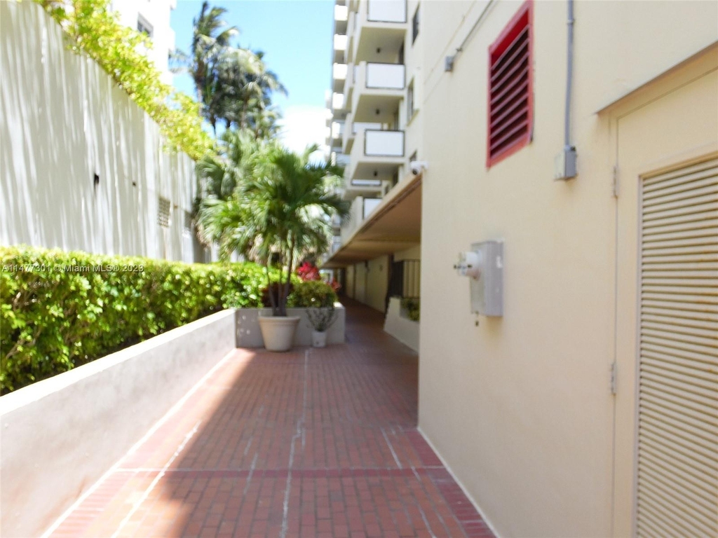 1623 Collins Ave - Photo 19