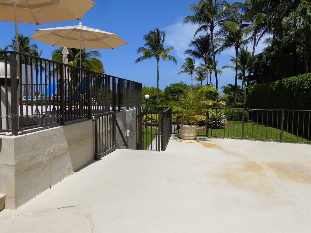 1623 Collins Ave - Photo 23
