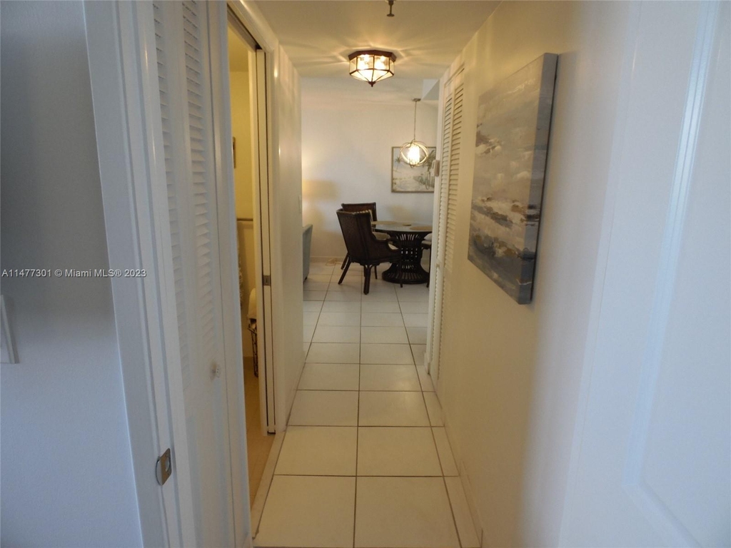 1623 Collins Ave - Photo 14