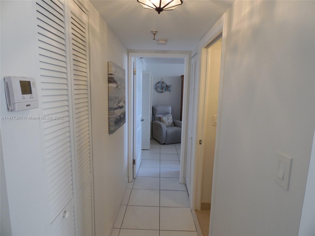 1623 Collins Ave - Photo 8