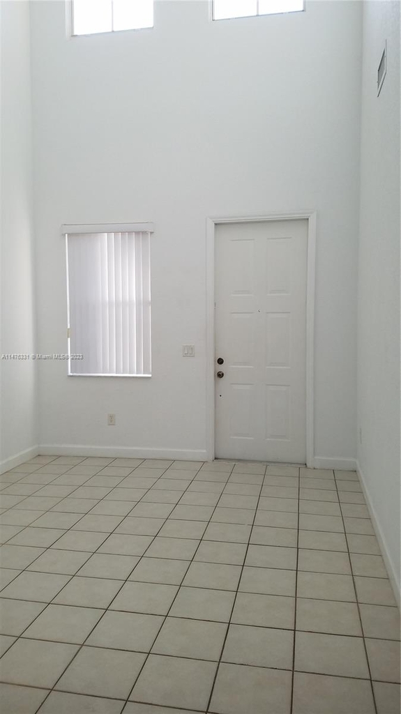 2225 Shoma Dr - Photo 2