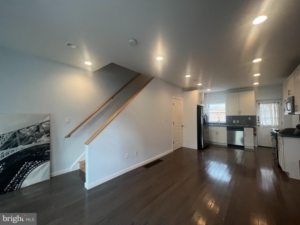 115 W Allen Street - Photo 3