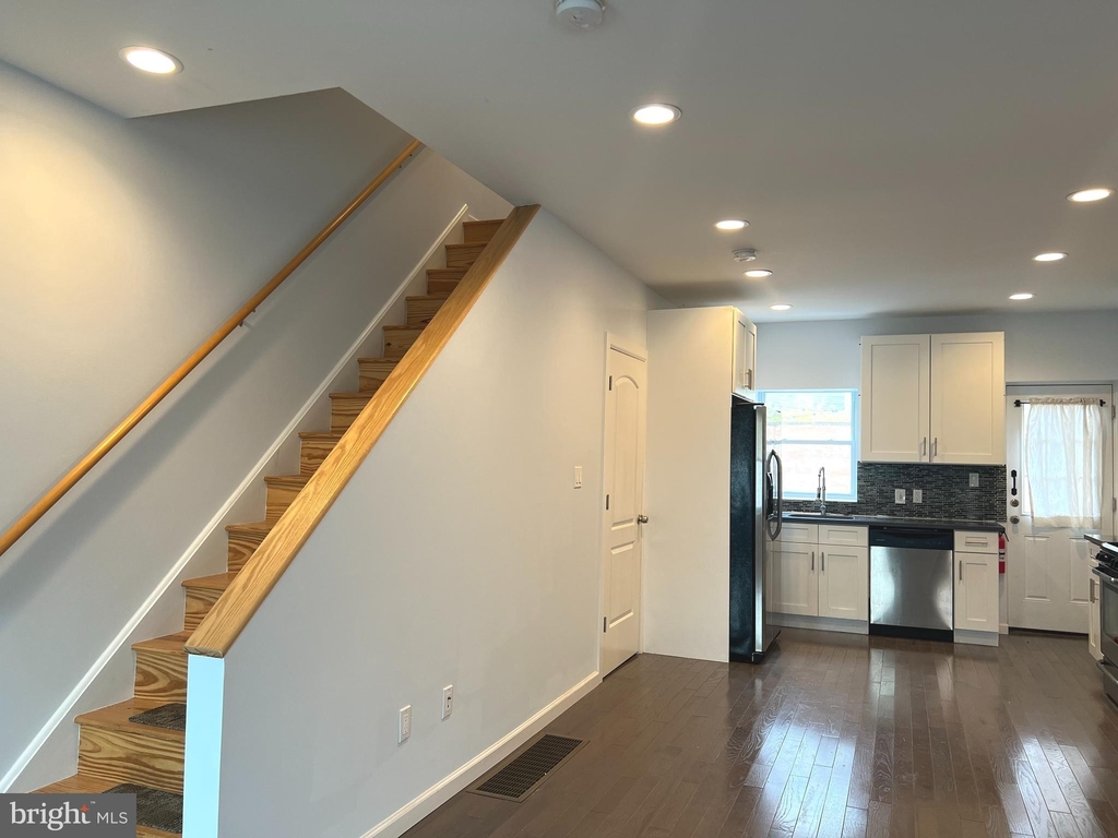 115 W Allen Street - Photo 2