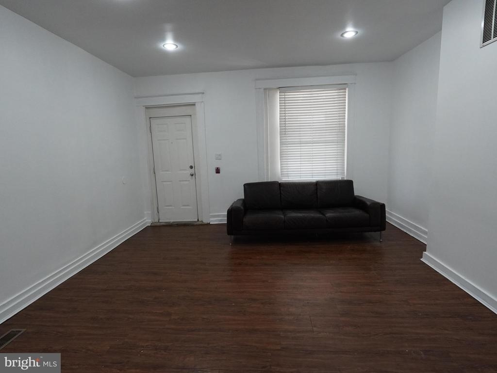 5013 Chester Ave - Photo 2