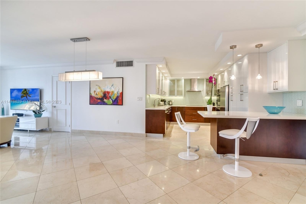 9801 Collins Ave - Photo 8