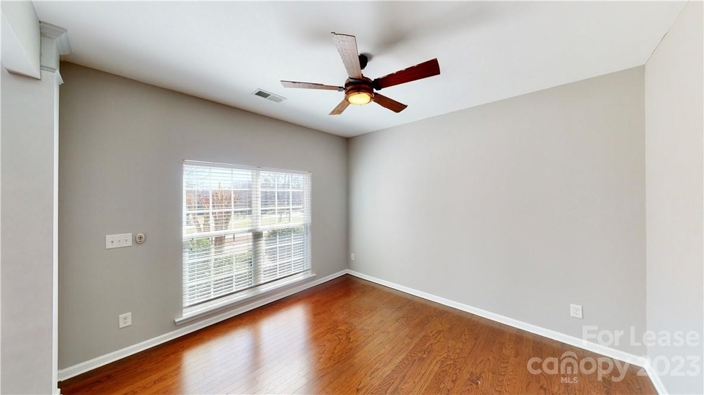 505 Stowe Road - Photo 2