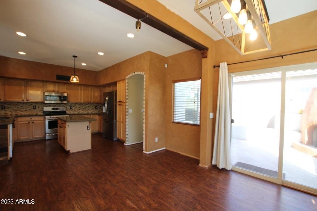 2009 E Creedance Boulevard - Photo 2