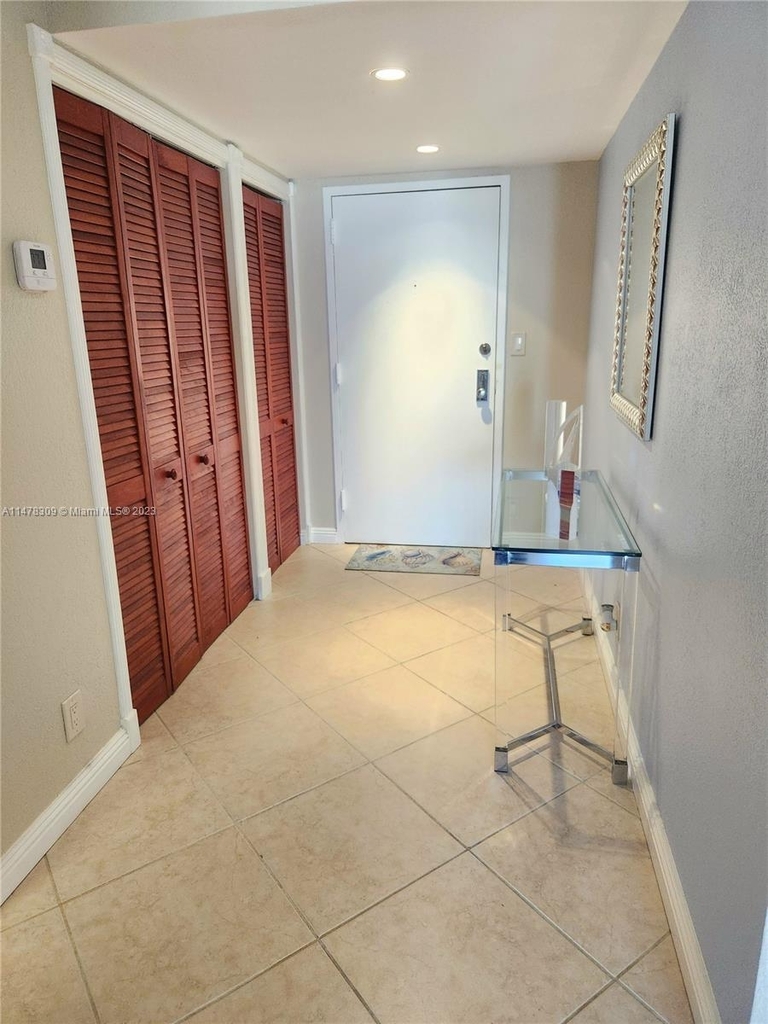 2401 Collins Ave - Photo 5