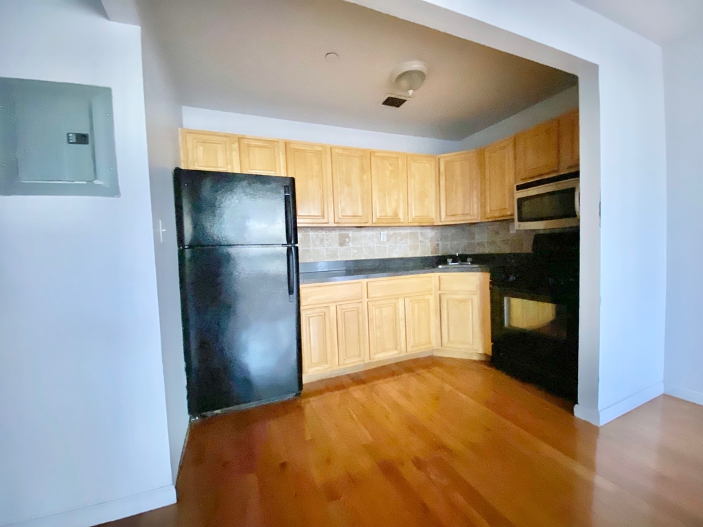 108 Martin Luther King Jr Place - Photo 3