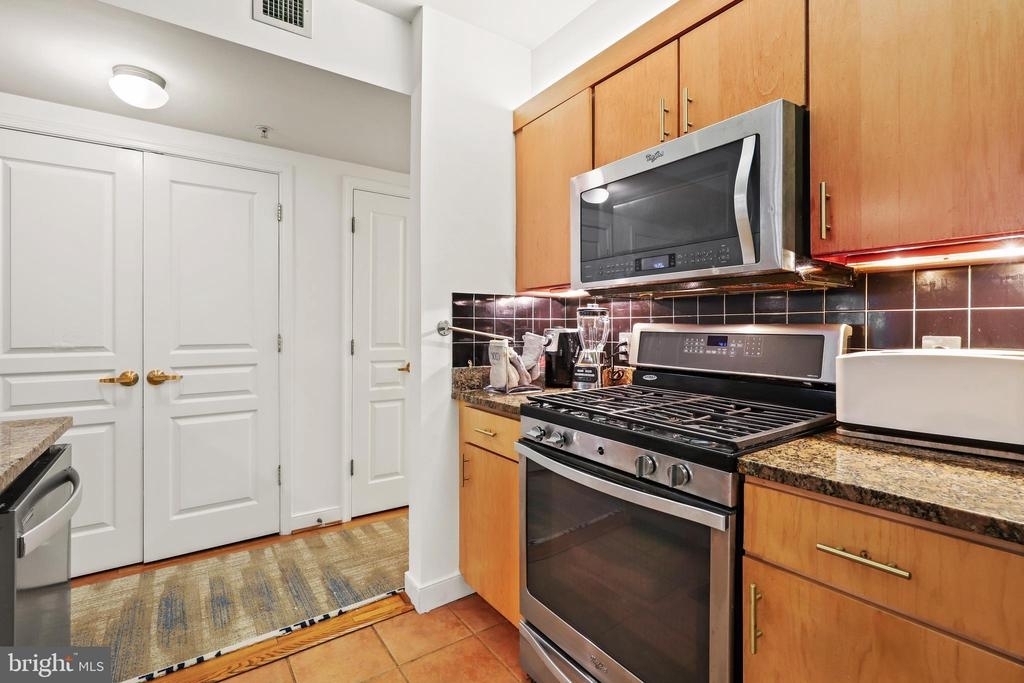 616 E St Nw - Photo 2