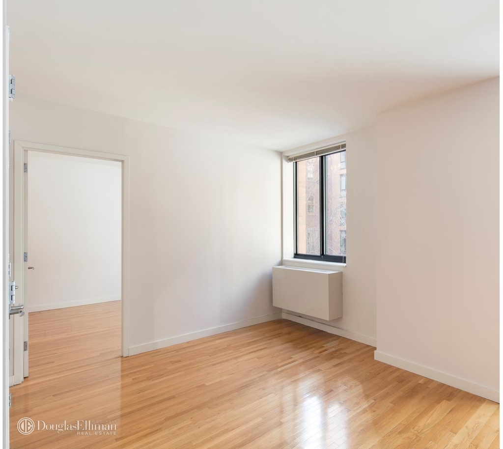 537 W 27th St - Photo 3