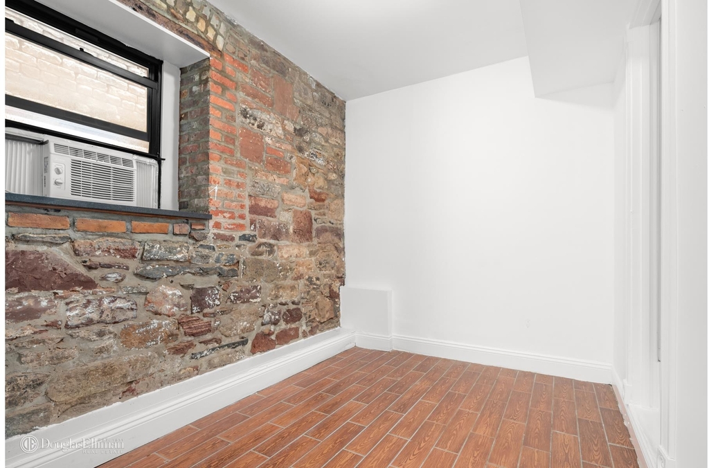 245 Mulberry St - Photo 3
