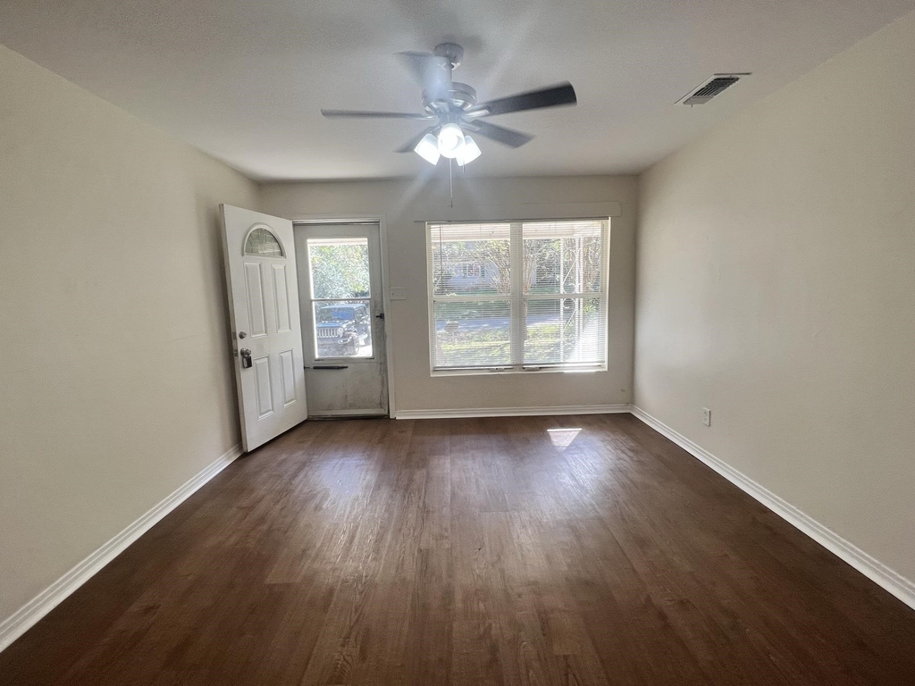 3422 Miami Drive - Photo 3